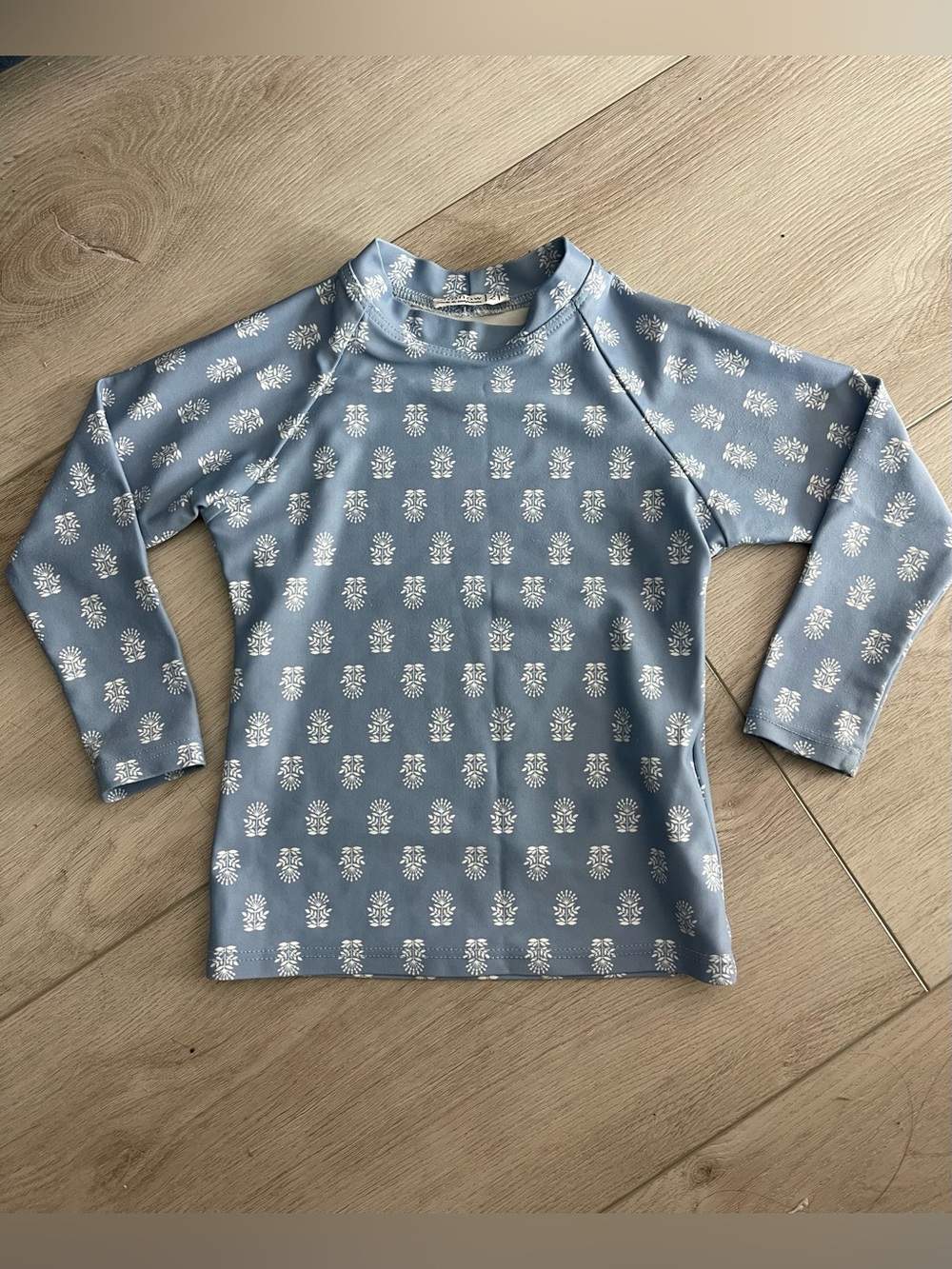 Minnow unisex slate block rashguard, size 2T EUC